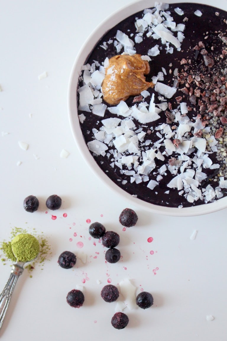 Blueberry Coconut Matcha Smoothie Bowl