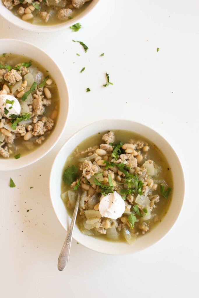 Easy White Bean Turkey Chili Verde l Panning The Globe