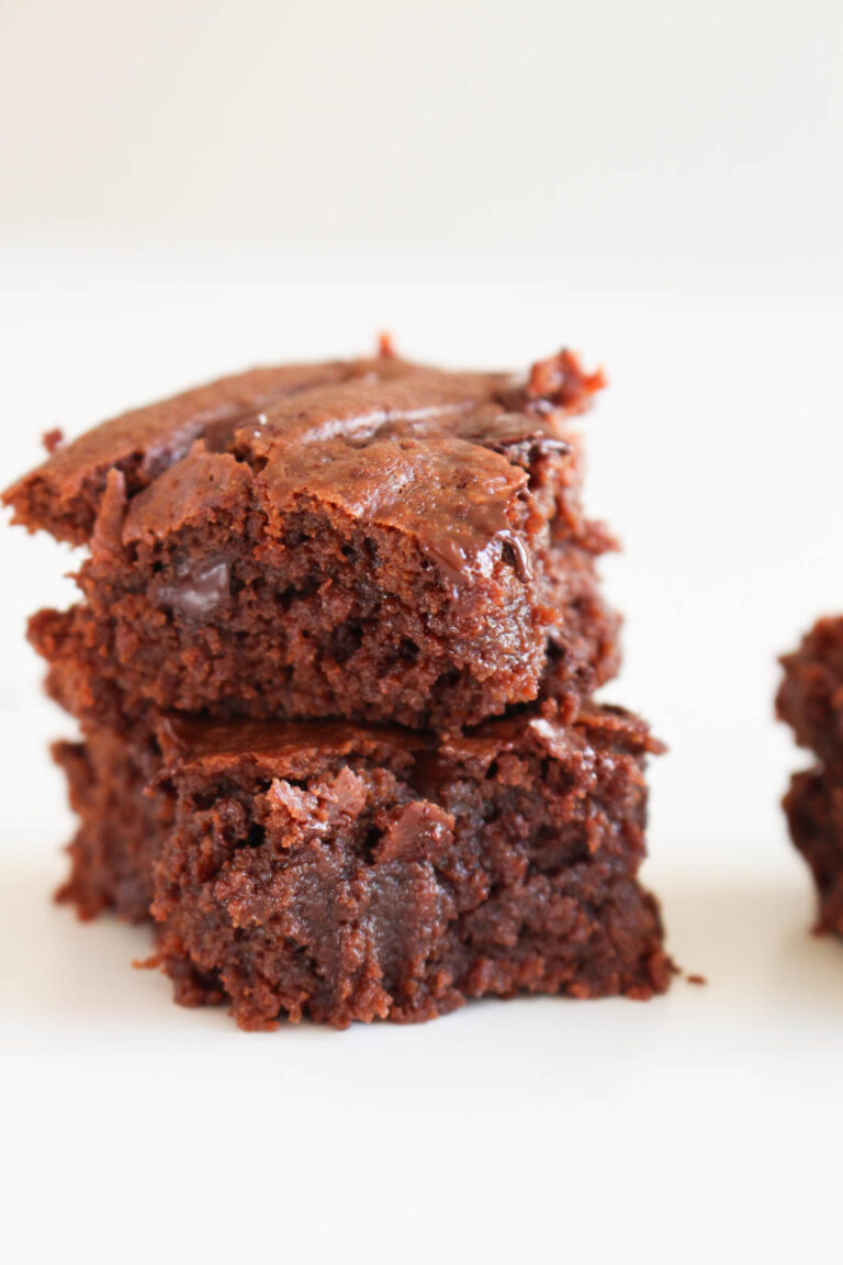 Fudgy Flourless Tahini Brownies